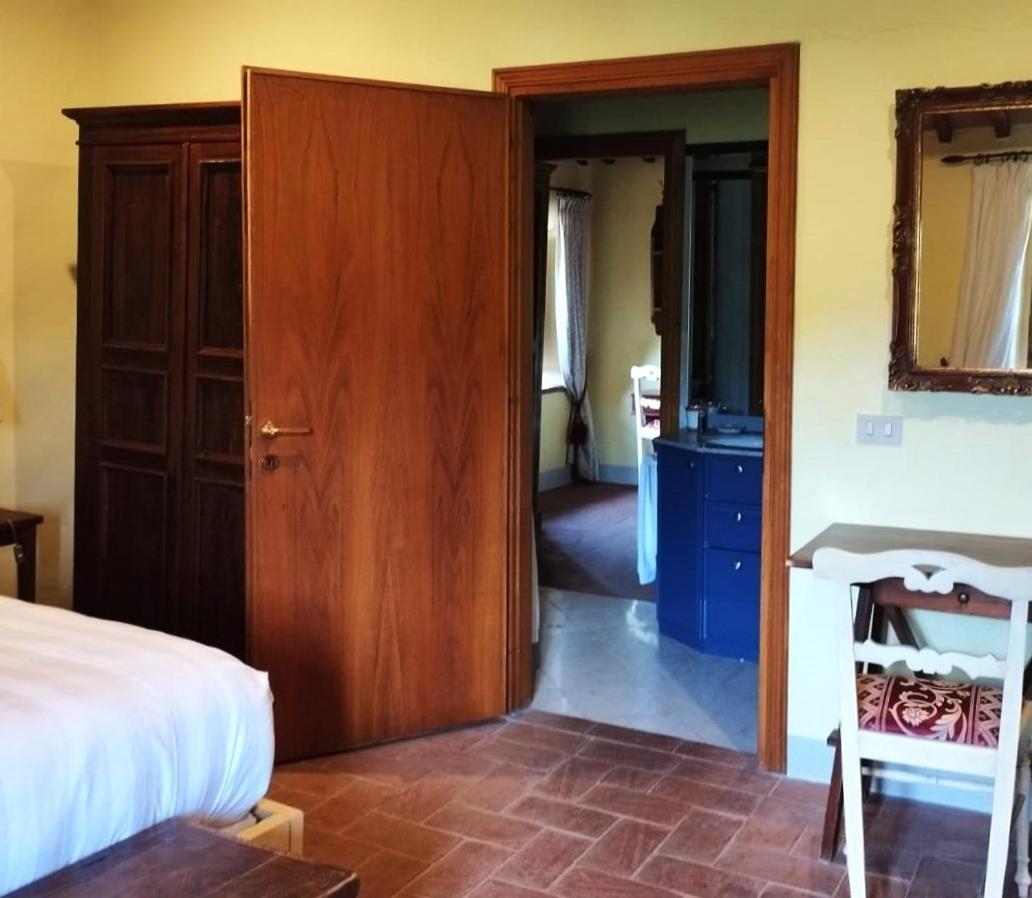 Borgo Livernano Radda in Chianti Room photo